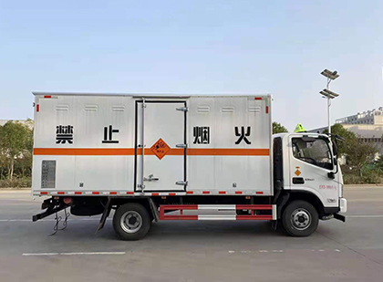 石峰爆破器材运输车